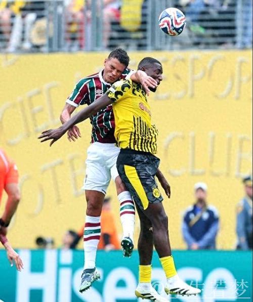 40岁传奇震撼世俱杯：锁死欧冠最佳射手，9次成功过人！对手钦佩