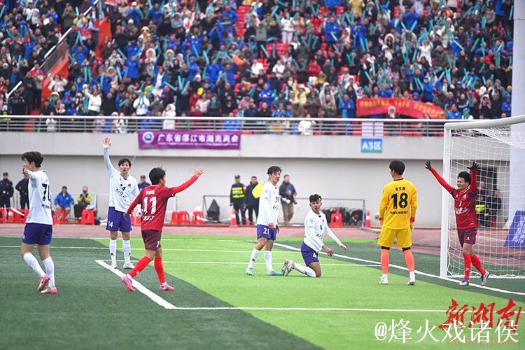 CMG群众足球邀请赛 玉树队力克呼和浩特队